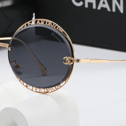 LUNETTE CHANEL AVEC BOÎTE  🗃️